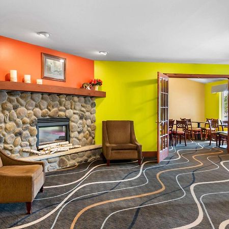 Econo Lodge Inn & Suites О-Клэр Экстерьер фото