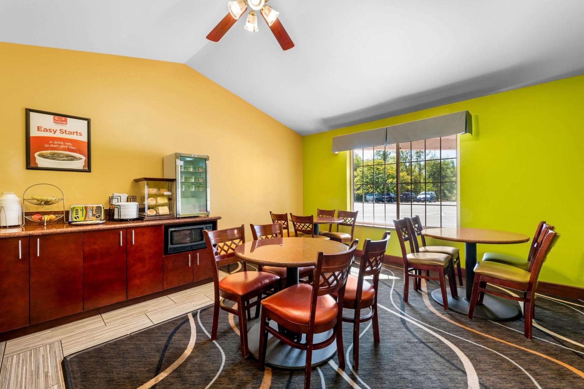 Econo Lodge Inn & Suites О-Клэр Экстерьер фото