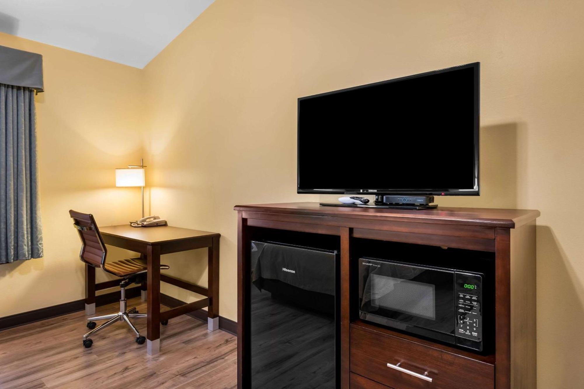 Econo Lodge Inn & Suites О-Клэр Экстерьер фото