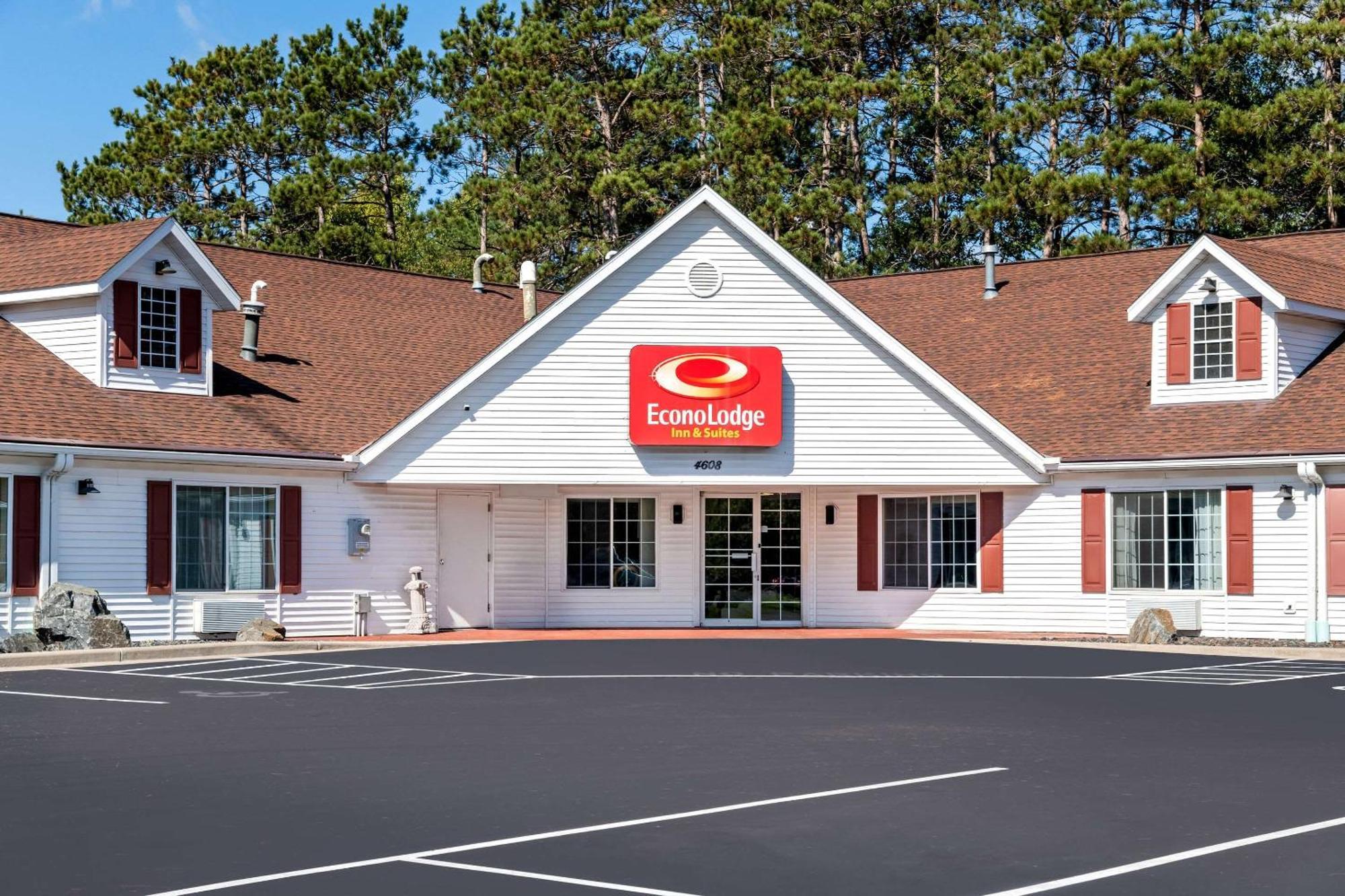 Econo Lodge Inn & Suites О-Клэр Экстерьер фото