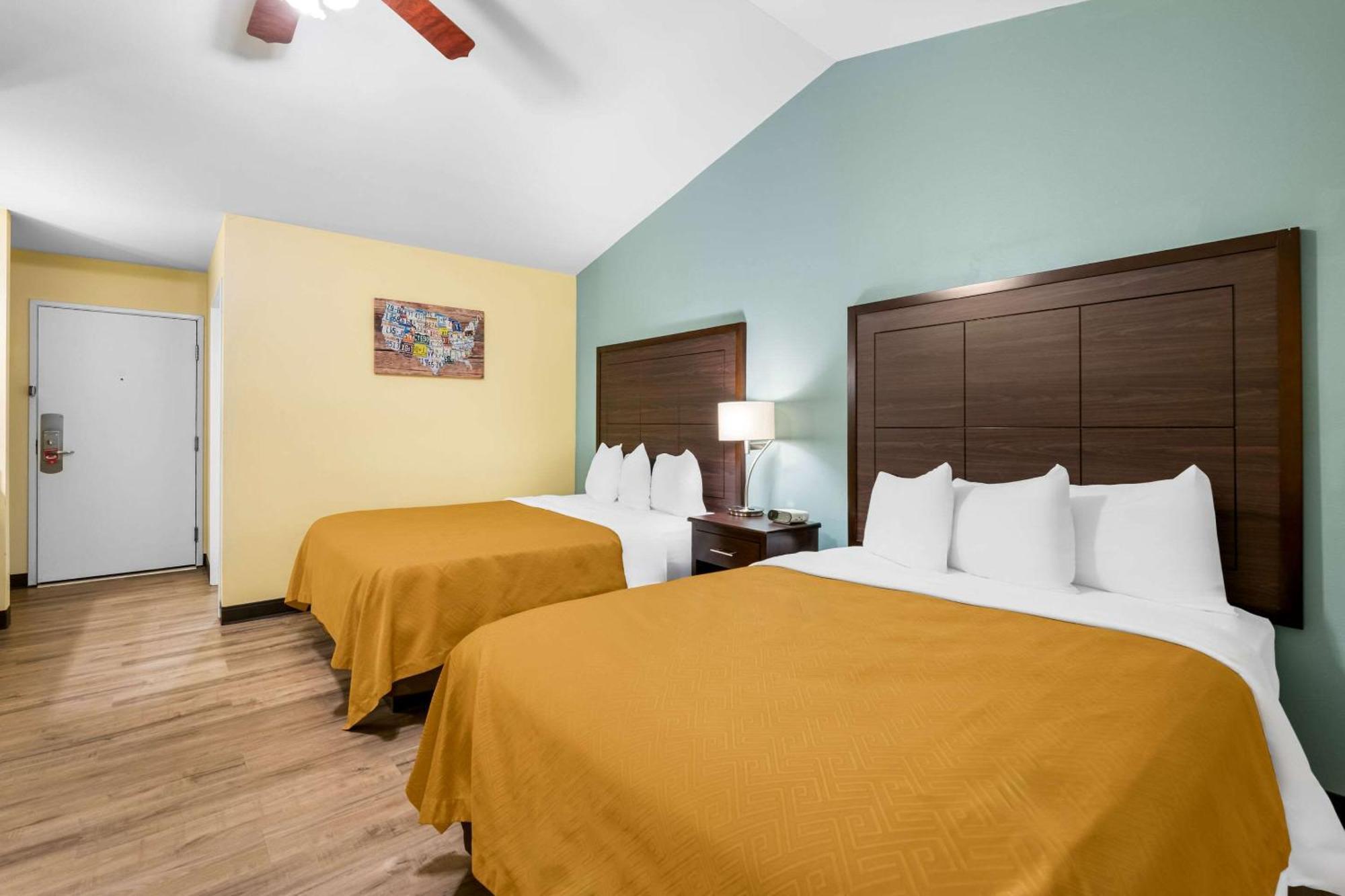 Econo Lodge Inn & Suites О-Клэр Экстерьер фото