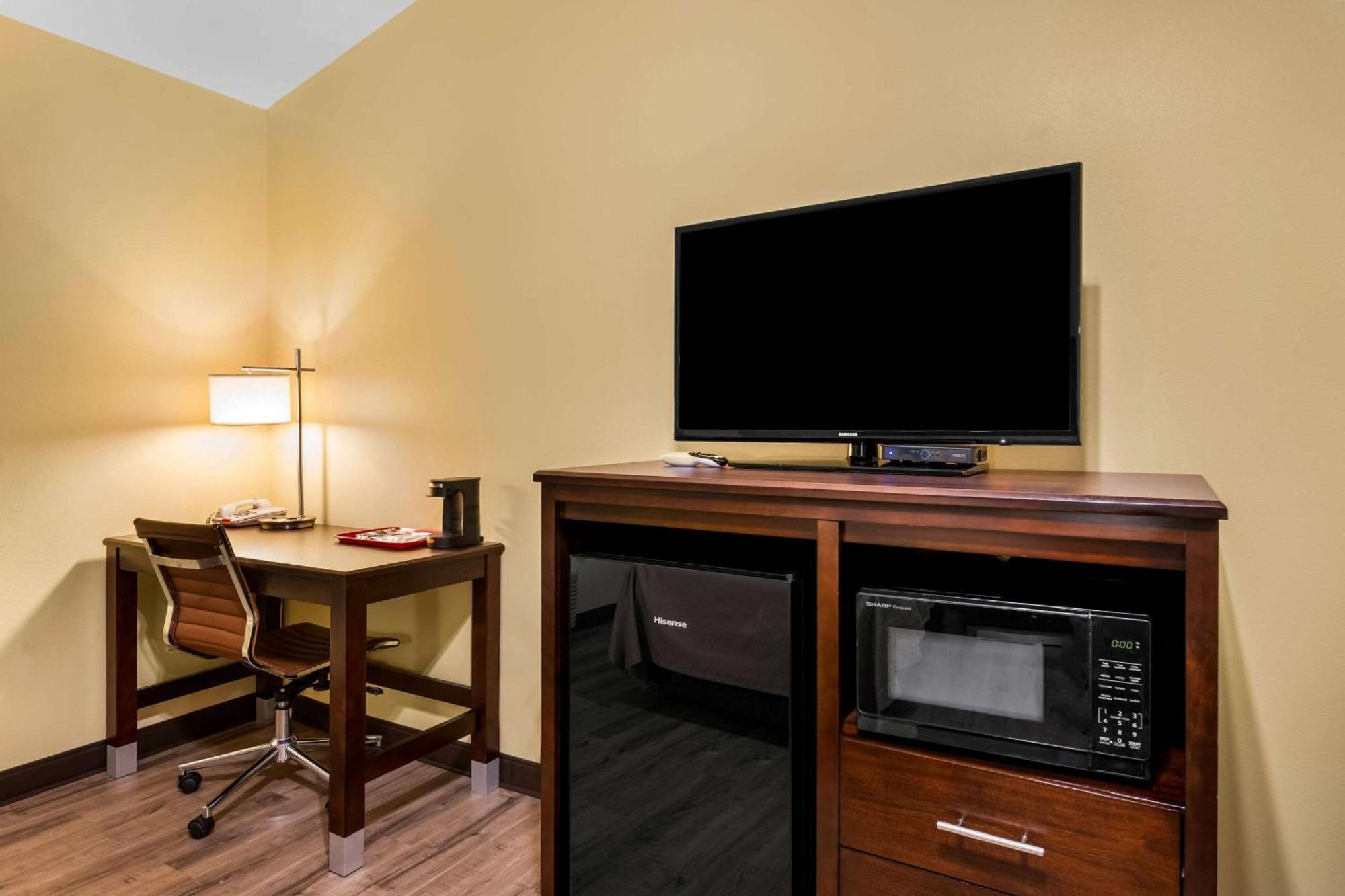 Econo Lodge Inn & Suites О-Клэр Экстерьер фото