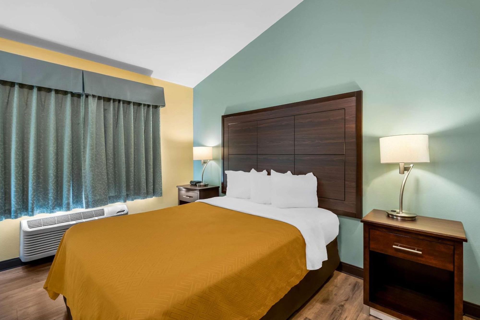 Econo Lodge Inn & Suites О-Клэр Экстерьер фото