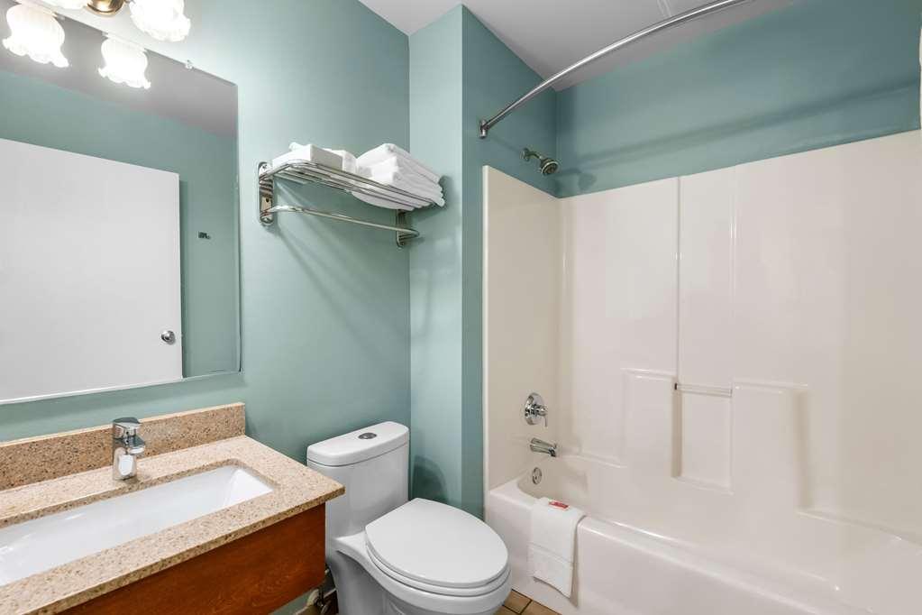 Econo Lodge Inn & Suites О-Клэр Номер фото