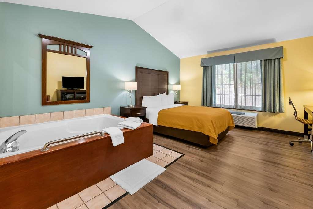 Econo Lodge Inn & Suites О-Клэр Номер фото