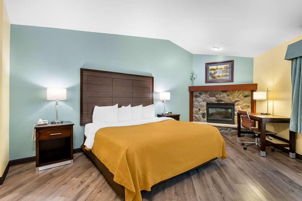 Econo Lodge Inn & Suites О-Клэр Номер фото