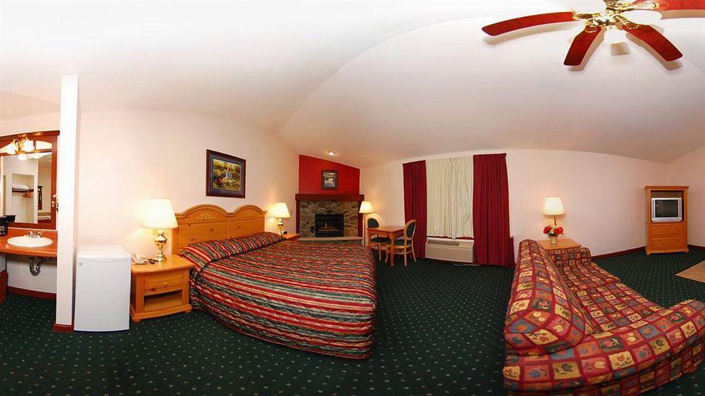 Econo Lodge Inn & Suites О-Клэр Экстерьер фото