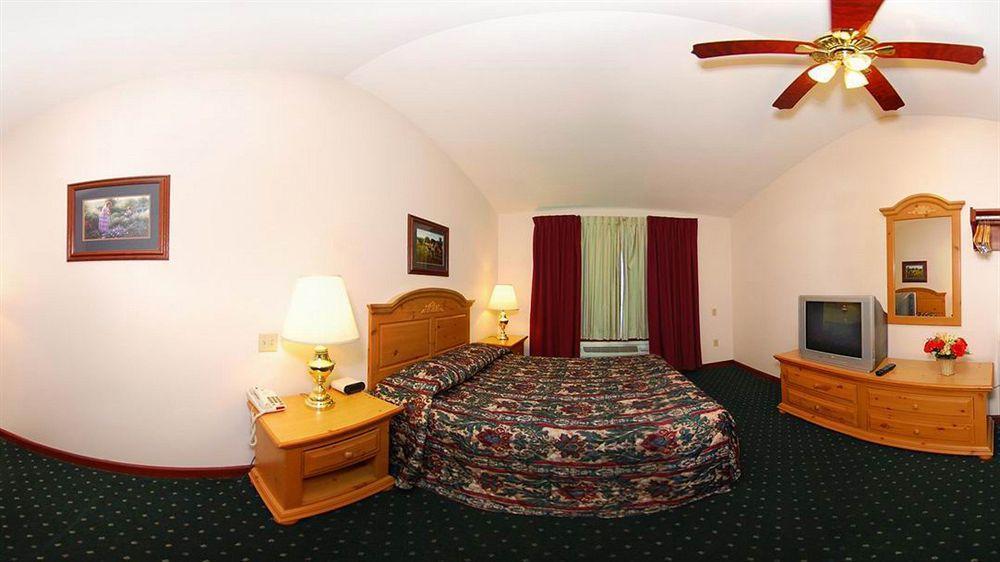 Econo Lodge Inn & Suites О-Клэр Экстерьер фото
