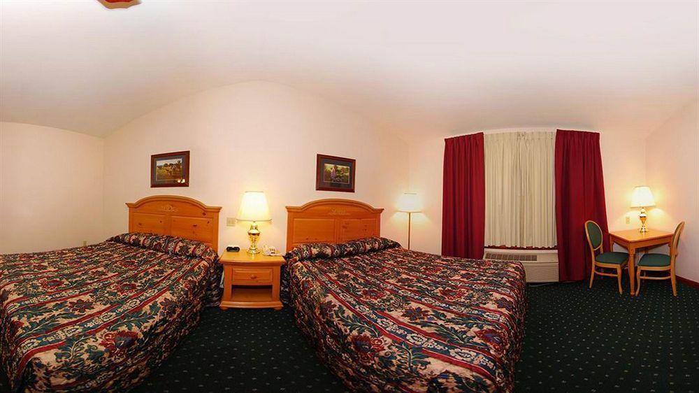 Econo Lodge Inn & Suites О-Клэр Экстерьер фото