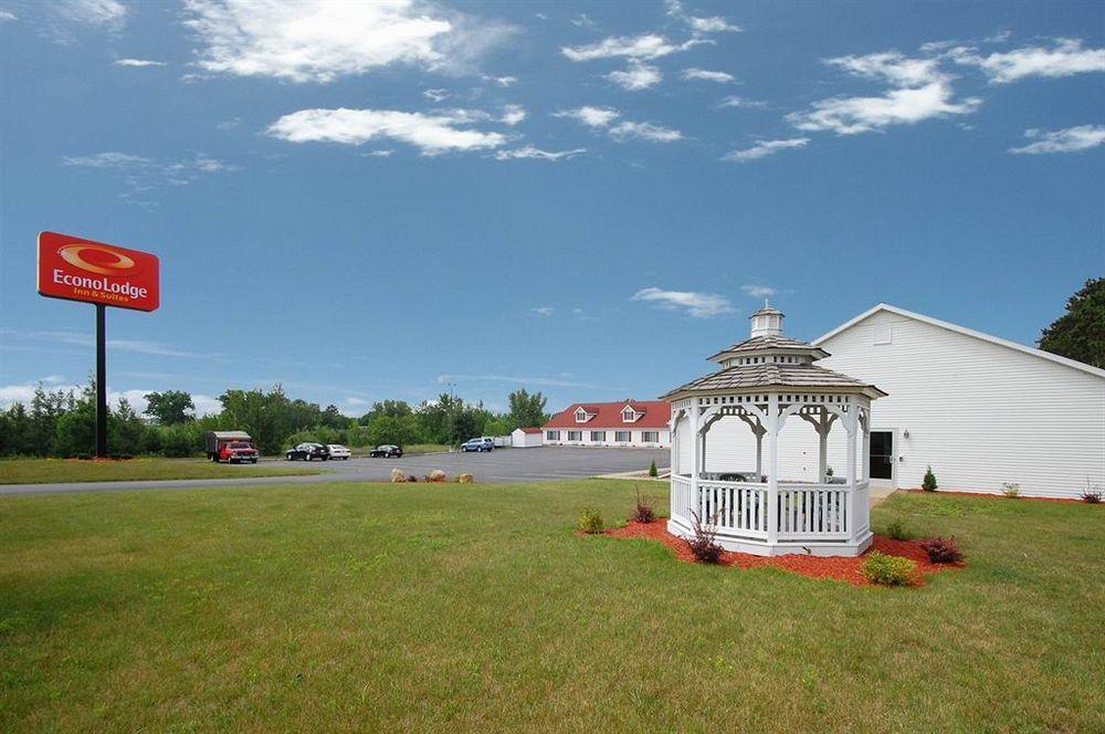 Econo Lodge Inn & Suites О-Клэр Экстерьер фото