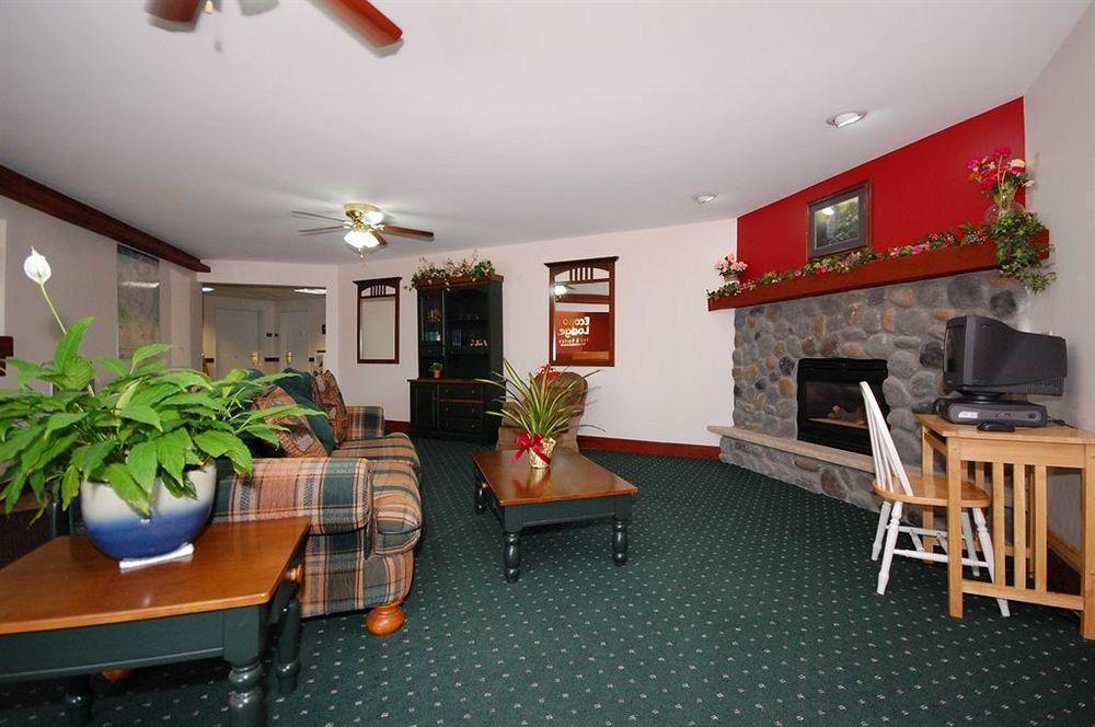 Econo Lodge Inn & Suites О-Клэр Экстерьер фото