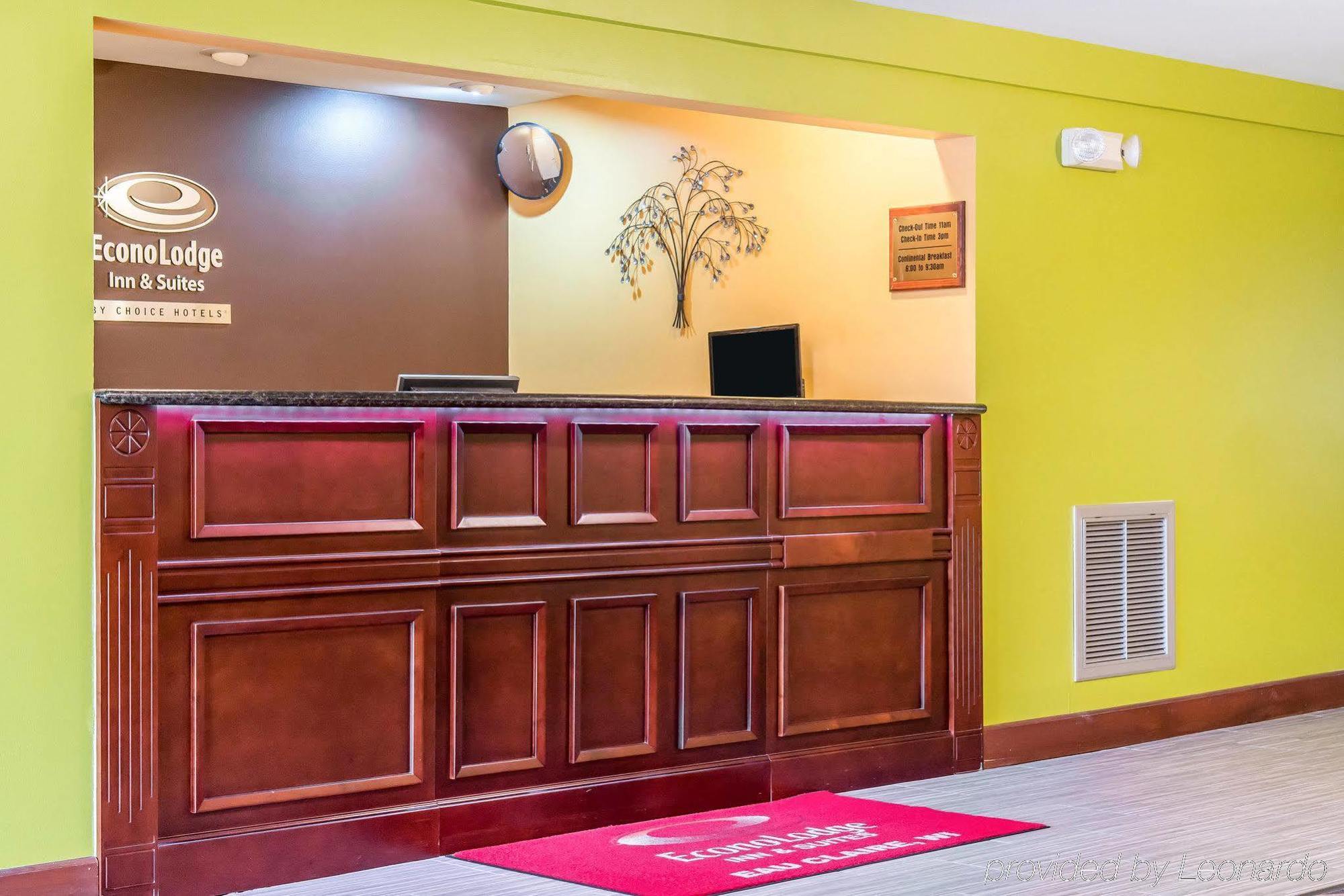 Econo Lodge Inn & Suites О-Клэр Экстерьер фото