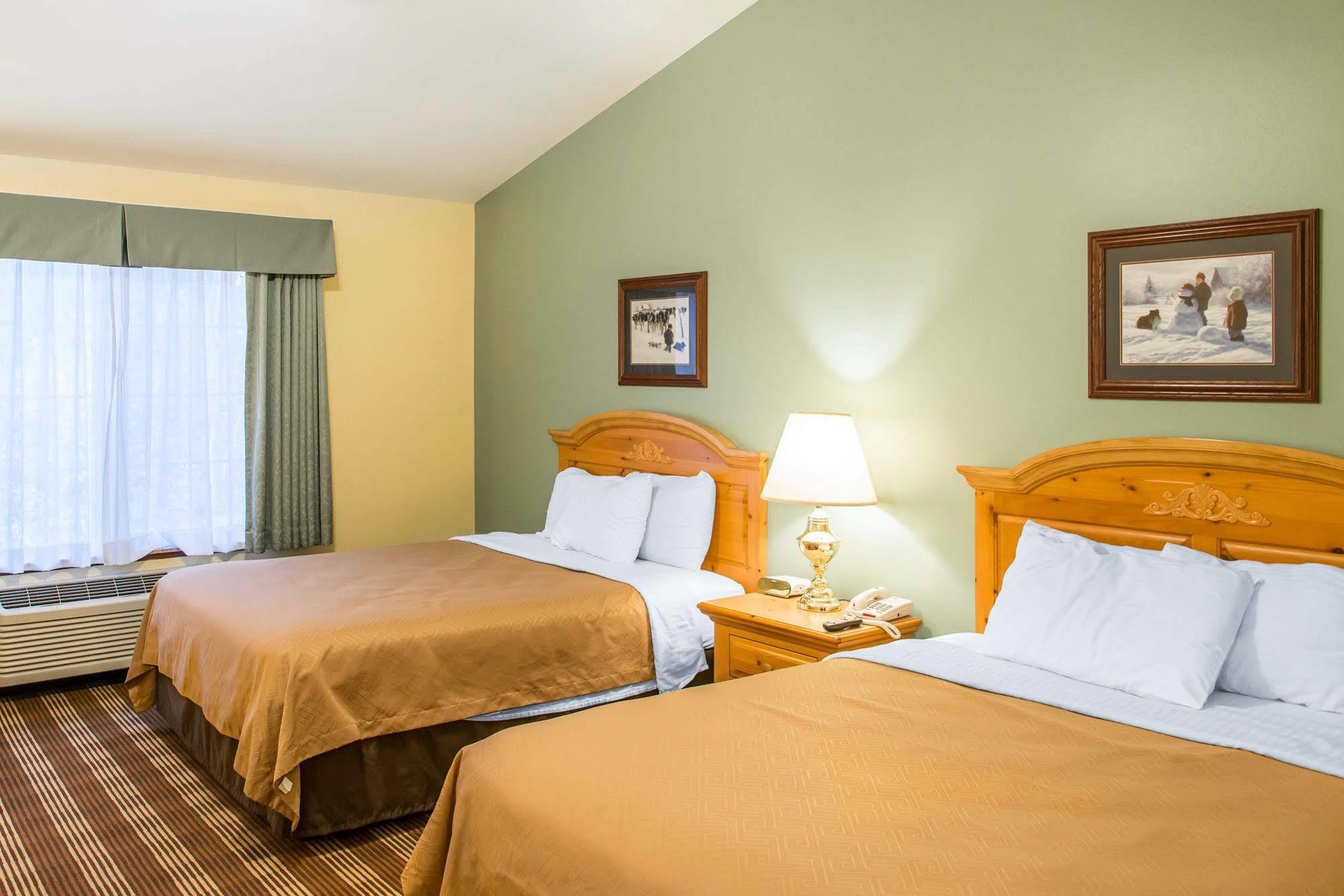 Econo Lodge Inn & Suites О-Клэр Экстерьер фото