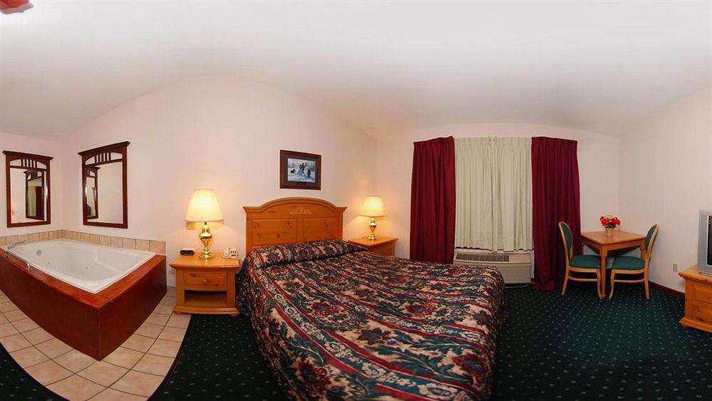 Econo Lodge Inn & Suites О-Клэр Номер фото